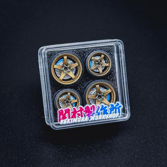 Bronze die-cast wheel set with five-spoke design in clear blister pack
