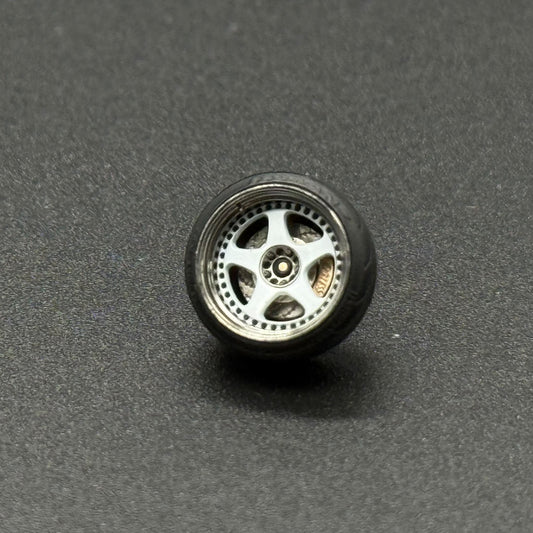 1/64 LMGT2 wheel, silver rim with white spokes and gold hub