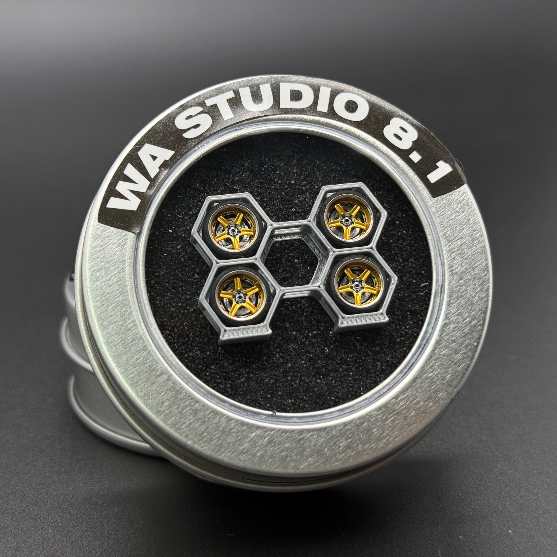WA Studio 8 1 wheel cover with four yellow hub discs in hex layout