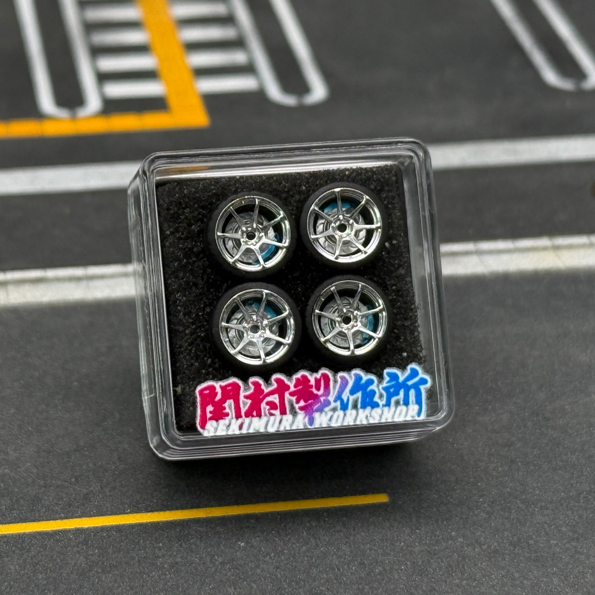 Sekimura 1/64 CST chrome wheel set in clear case
