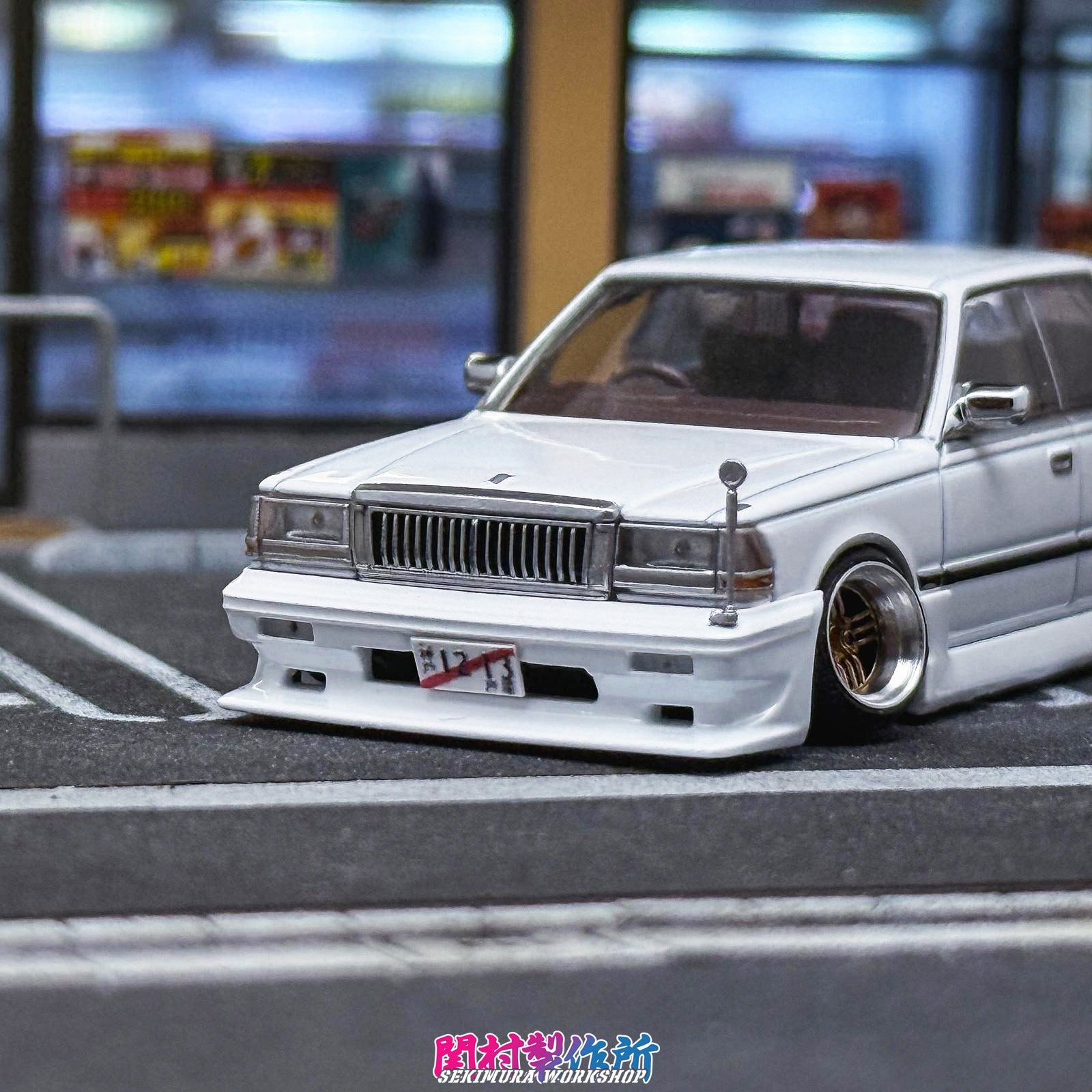 トミーテック Y30セドリック（暴走族スタイルボディキット）用に