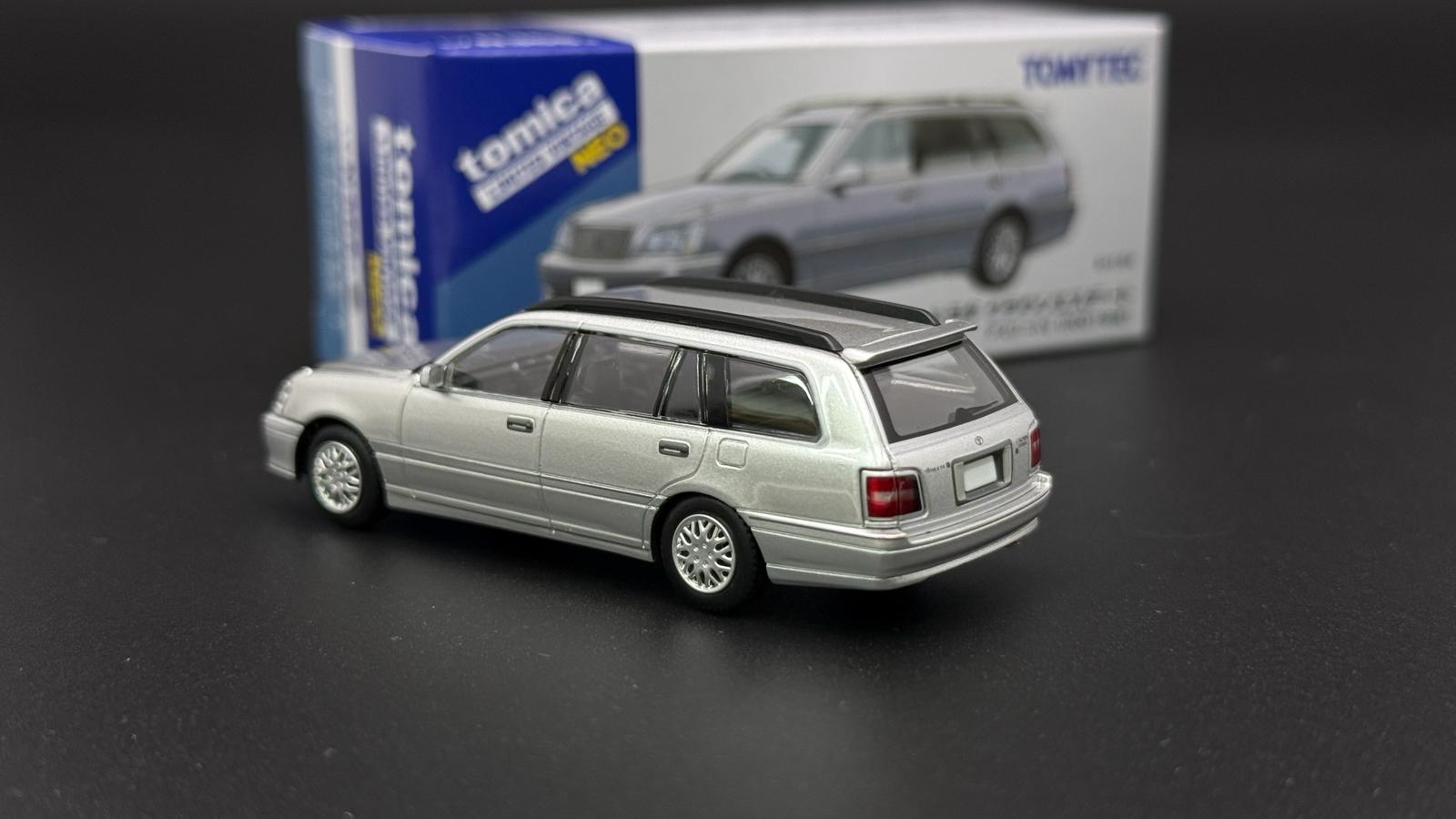 Tomytec 1/64 Crown JZS171W die-cast car, silver station wagon, rear 3/4